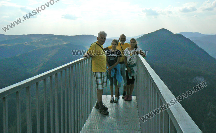 Хасковлии от 11 до 70 г. на спортно ориентиране в  Родопите, отборът втори