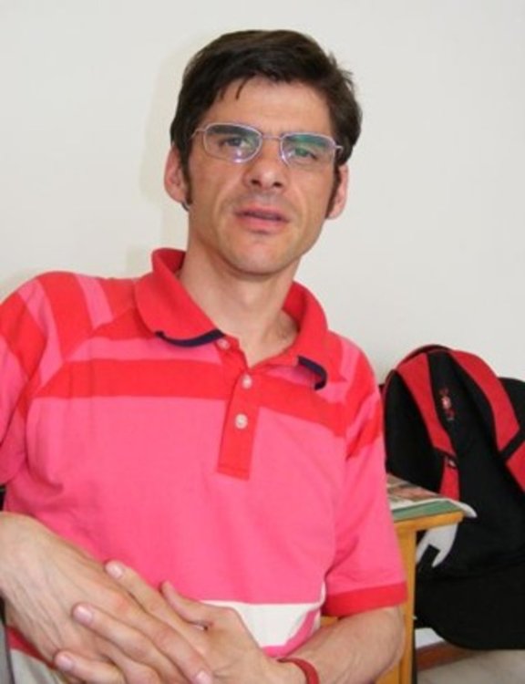 Геометрия в кашони показва в София кърджалийски художник  