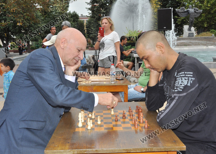 Хора с увреждания демонстрираха воля за спорт на площада