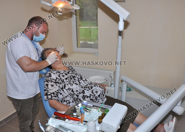 Аптека в Баните плаща 1 лв. наем, днес откриха обновената здравна служба и парк