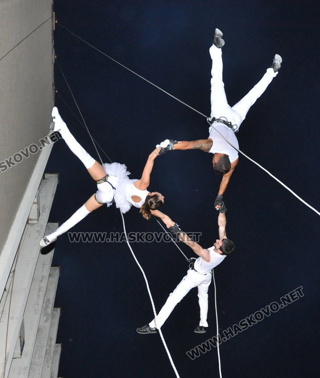Хиляди затаиха дъх пред флирта с въздуха на Сирма Добрева (видео)