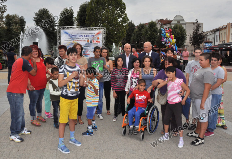 Хора с увреждания демонстрираха воля за спорт на площада