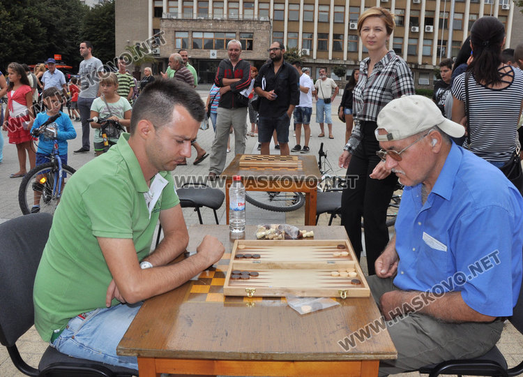 Хора с увреждания демонстрираха воля за спорт на площада