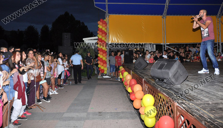 Хиляди затаиха дъх пред флирта с въздуха на Сирма Добрева (видео)