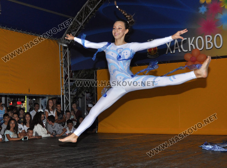 Хиляди затаиха дъх пред флирта с въздуха на Сирма Добрева (видео)