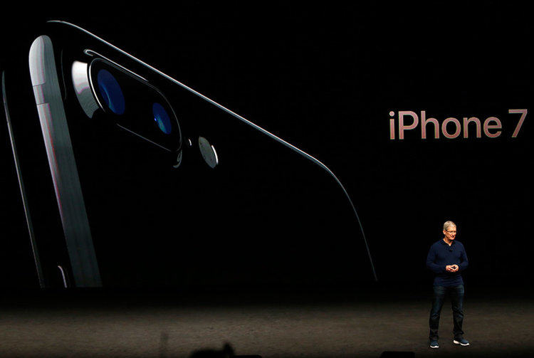 Представиха iPhone 7 и 7 Plus. Безжични слушалки и най-добрата камера