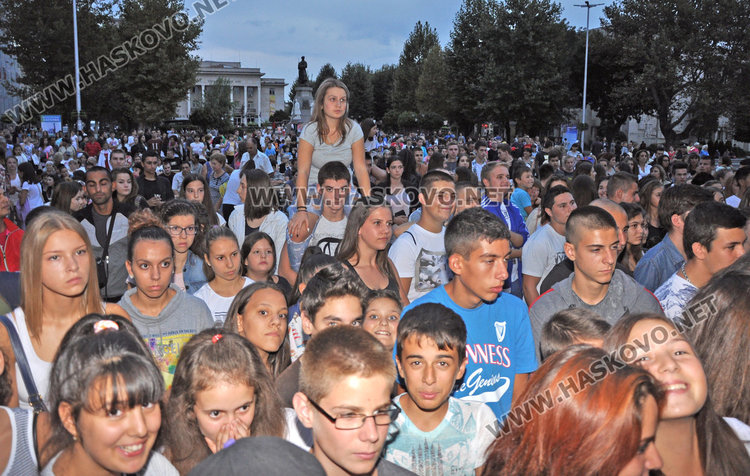 Хиляди затаиха дъх пред флирта с въздуха на Сирма Добрева (видео)