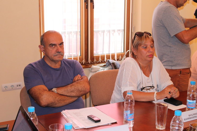 ДПС и патриотите се изпокараха за секретарското място в РИК