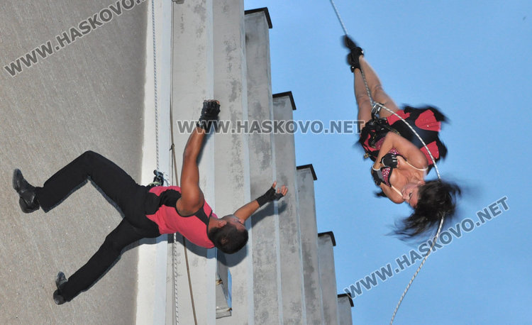 Хиляди затаиха дъх пред флирта с въздуха на Сирма Добрева (видео)