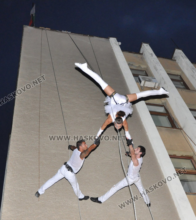 Хиляди затаиха дъх пред флирта с въздуха на Сирма Добрева (видео)