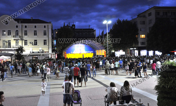 Хиляди затаиха дъх пред флирта с въздуха на Сирма Добрева (видео)