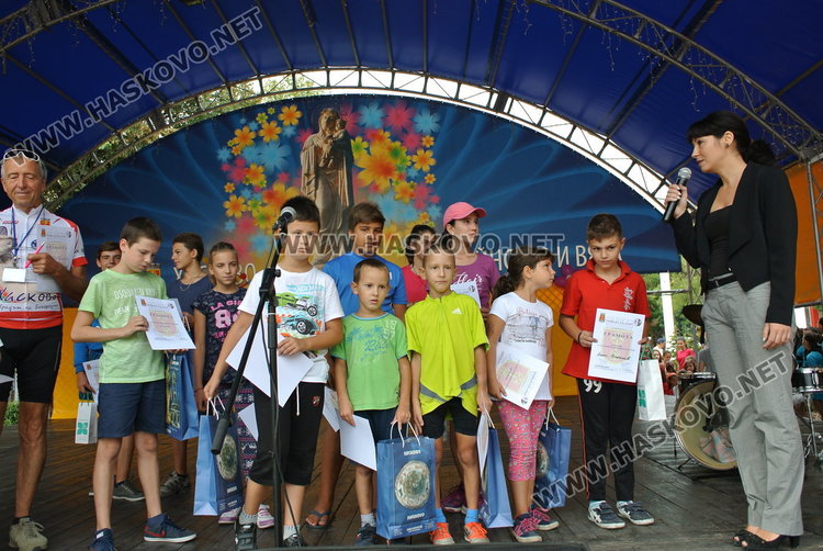 Заместничка на кмета яхна колелото на състезание по колоездене