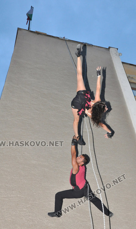 Хиляди затаиха дъх пред флирта с въздуха на Сирма Добрева (видео)