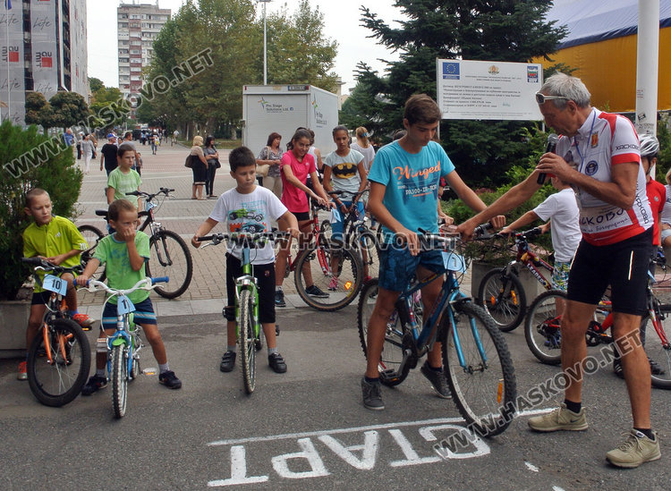 Недялко Атанасов дава указания на състезателите