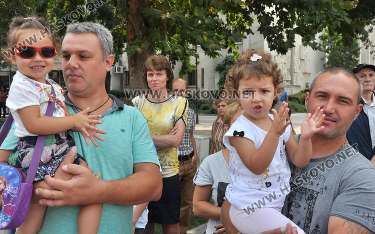 Програмата за празниците днес, започват с колоездене, завършват с Ъпсурд  