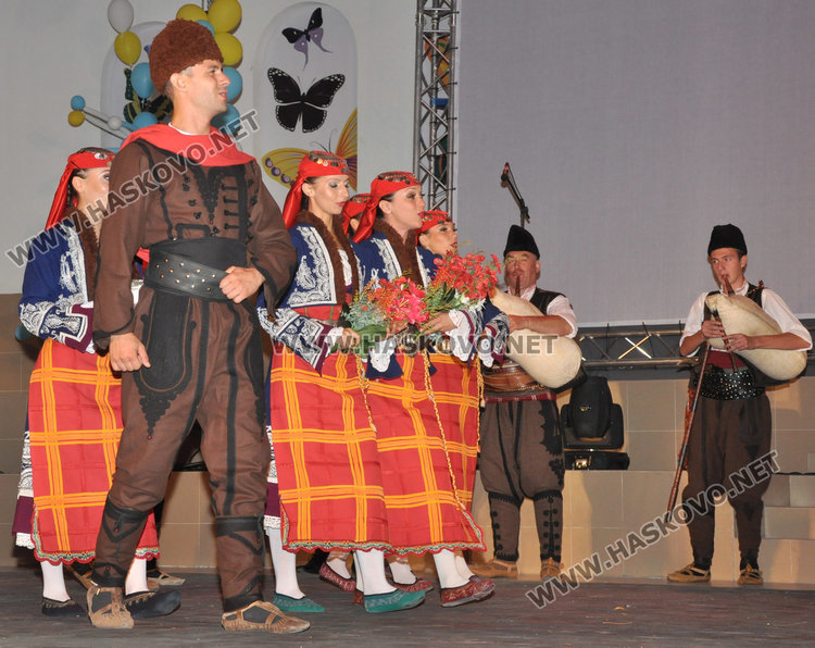 Огнено шоу и „Осмото чудо“ препълниха „Спартак“ за празника на Хасково  