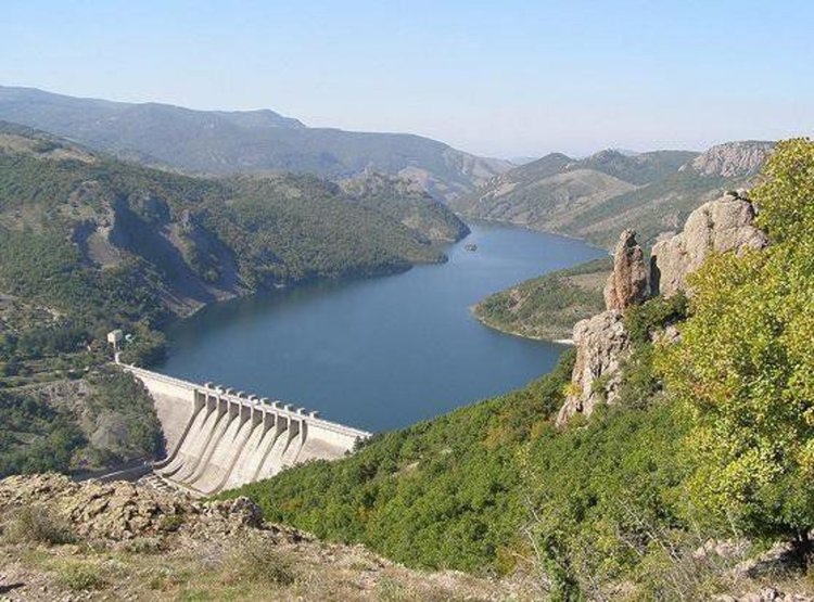 Водолази ще ремонтират язовир "Студена" без да го източват
