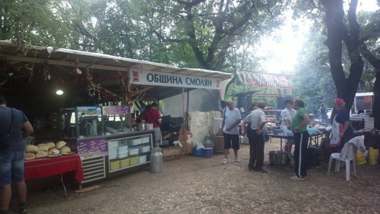 Гости и участници в "Скариада" опитаха вкусни родопски специалитети