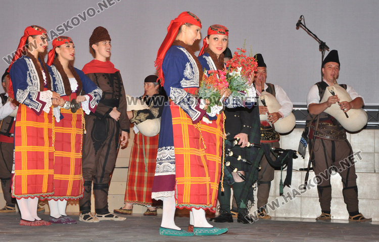 Огнено шоу и „Осмото чудо“ препълниха „Спартак“ за празника на Хасково  