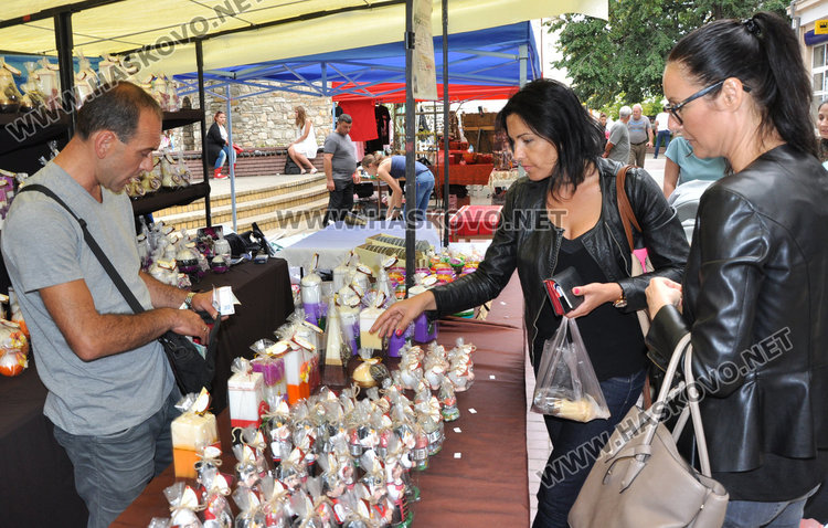 Русенска занаятчийка: Празните кратуни в държавата не са от моите