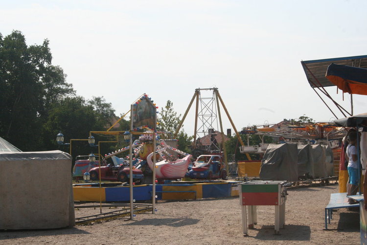 Първомай се стяга за панаир