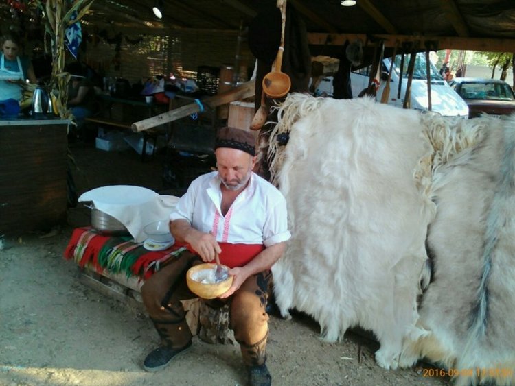 Гости и участници в "Скариада" опитаха вкусни родопски специалитети