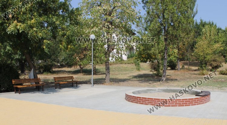 Обновиха изцяло детската площадка в кв."Марийно"