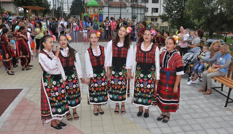 С детски празник откриха модернизиран парк в  Минерални бани
