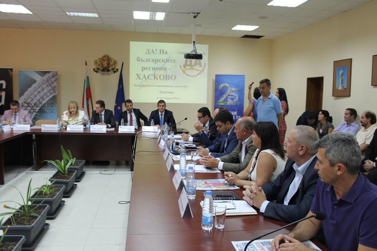 Домакин на 14 –тата дискусия от националната кампания „Да! На българската икономика” на тема: Да! На българските региони – Хасково" бе областният управител Станислав Дечев