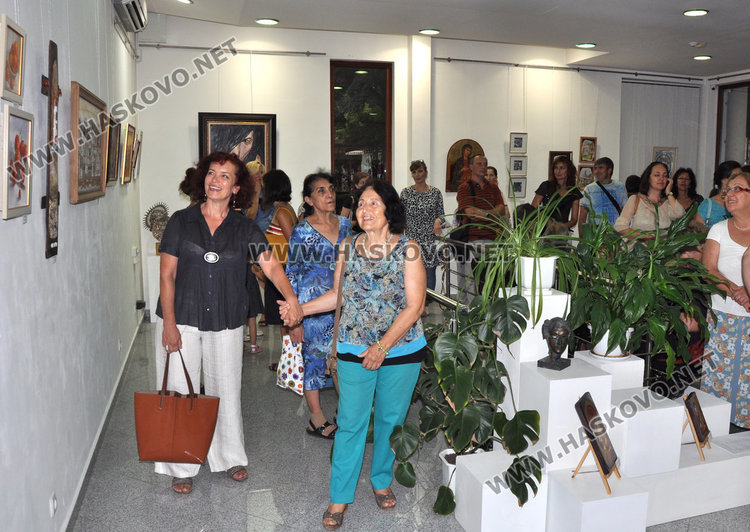 Художниците на Хасково показаха града в галерия „Форум“