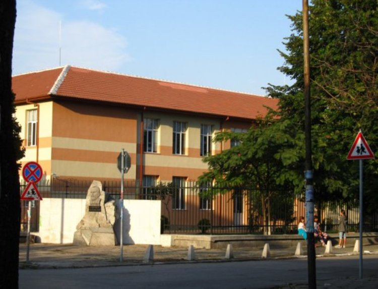 7 общини получават правото на собственост за сгради на учебни заведения 