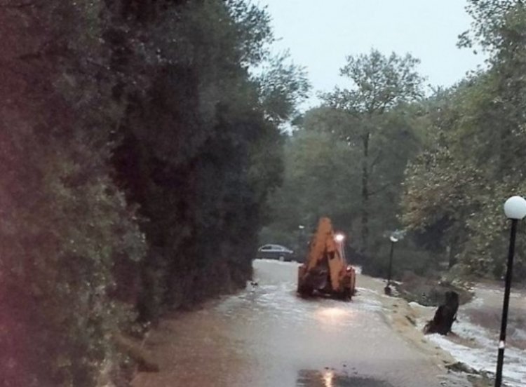 Адът слезе в Гърция! Порои, урагани и торнадо взеха жертви