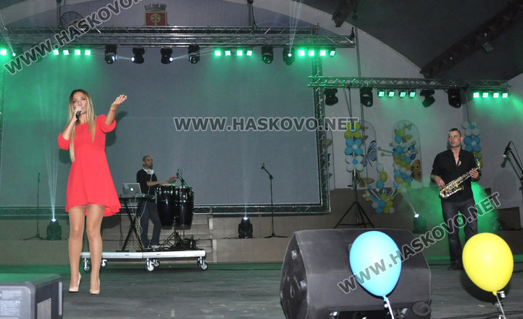 Огнено шоу и „Осмото чудо“ препълниха „Спартак“ за празника на Хасково  