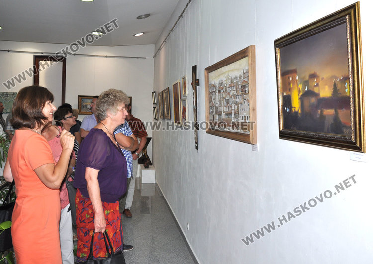 Художниците на Хасково показаха града в галерия „Форум“