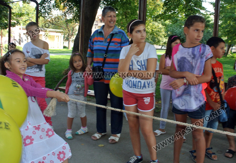 Деца превърнаха Градската градина в лунапарк