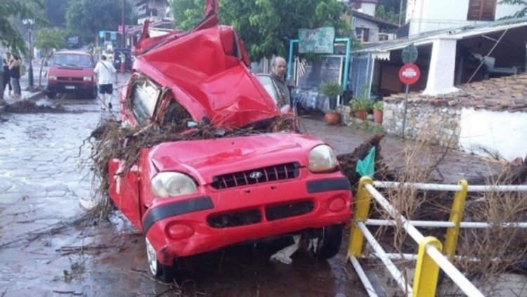 Адът слезе в Гърция! Порои, урагани и торнадо взеха жертви