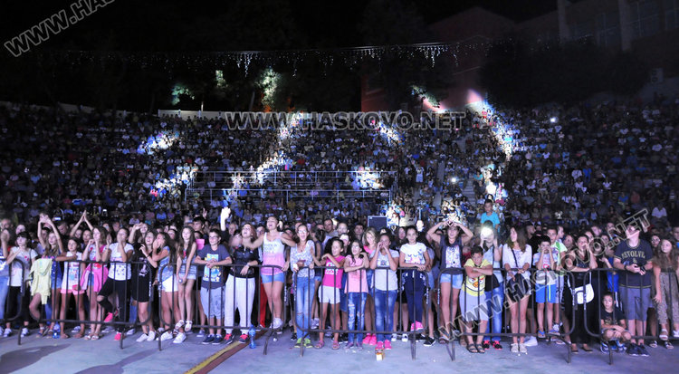 Огнено шоу и „Осмото чудо“ препълниха „Спартак“ за празника на Хасково  