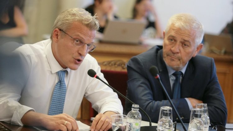 Лекуват ни с два здравни пакета - основен и допълнителен