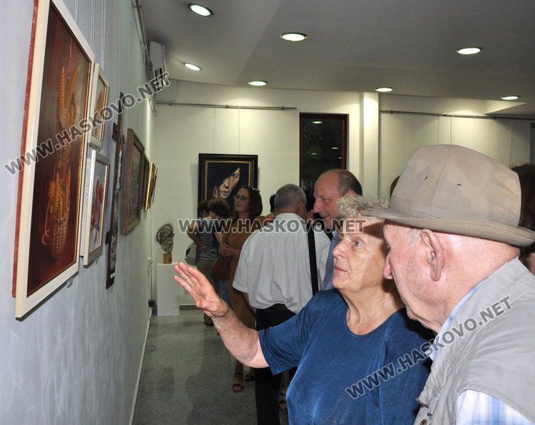 Художниците на Хасково показаха града в галерия „Форум“