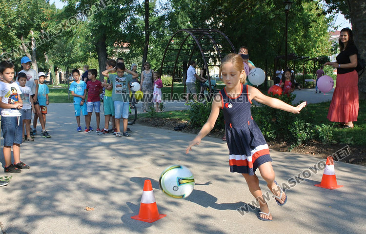 Деца превърнаха Градската градина в лунапарк
