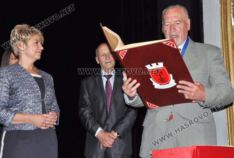Връчиха почетния знак на Господин Братанов, европейски градове поздравиха Хасково