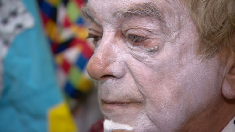 Бате Николай припаднал, докато разпознава бияча си