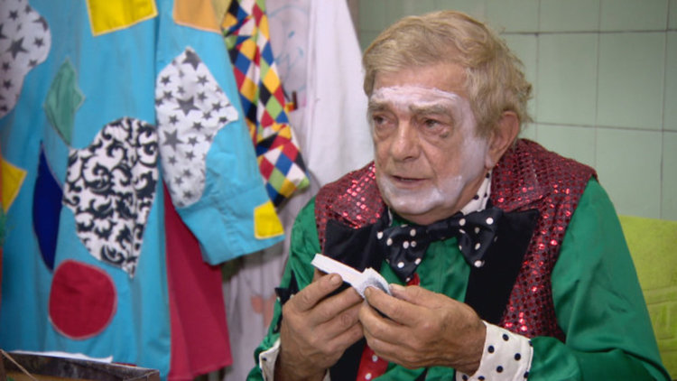 Бате Николай припаднал, докато разпознава бияча си