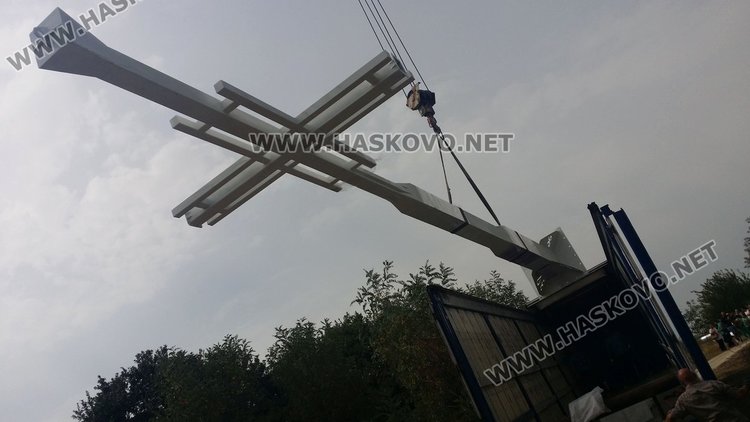 Вдигнаха 16-метров кръст край димитровградското село Бряст