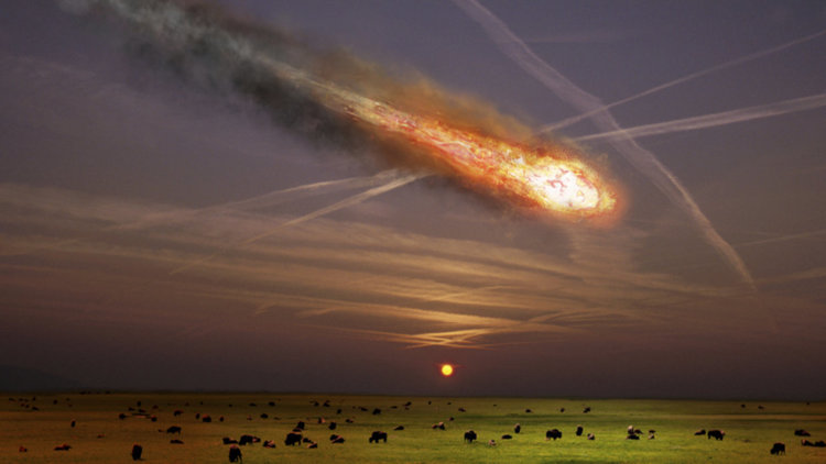 Кипър събуден посред нощ от ярка светлина и мощни експлозии в небето