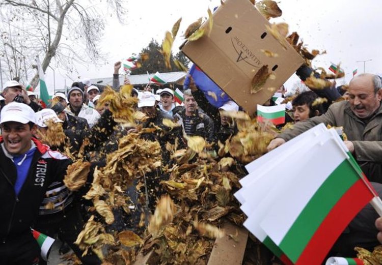 Тютюнопроизводители блокират граничен пункт ”Маказа”