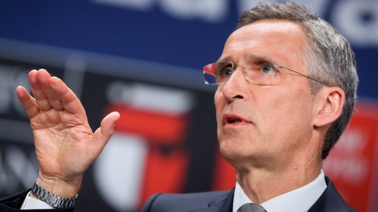 НАТО подкрепя Украйна, увери Столтенберг