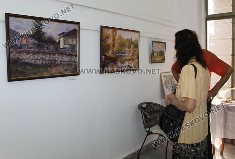 Димитровградчанка открива трета самостоятелна изложба в КДК