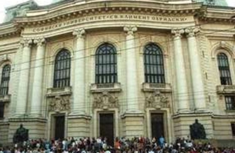 И след намаления прием в университетите остават хиляди свободни места