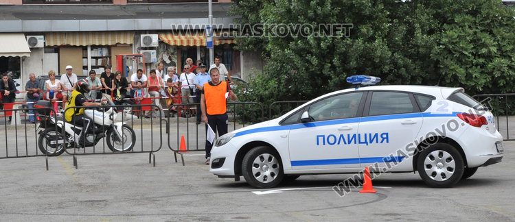 58 полицаи въртят гуми пред министъра и главсека на МВР